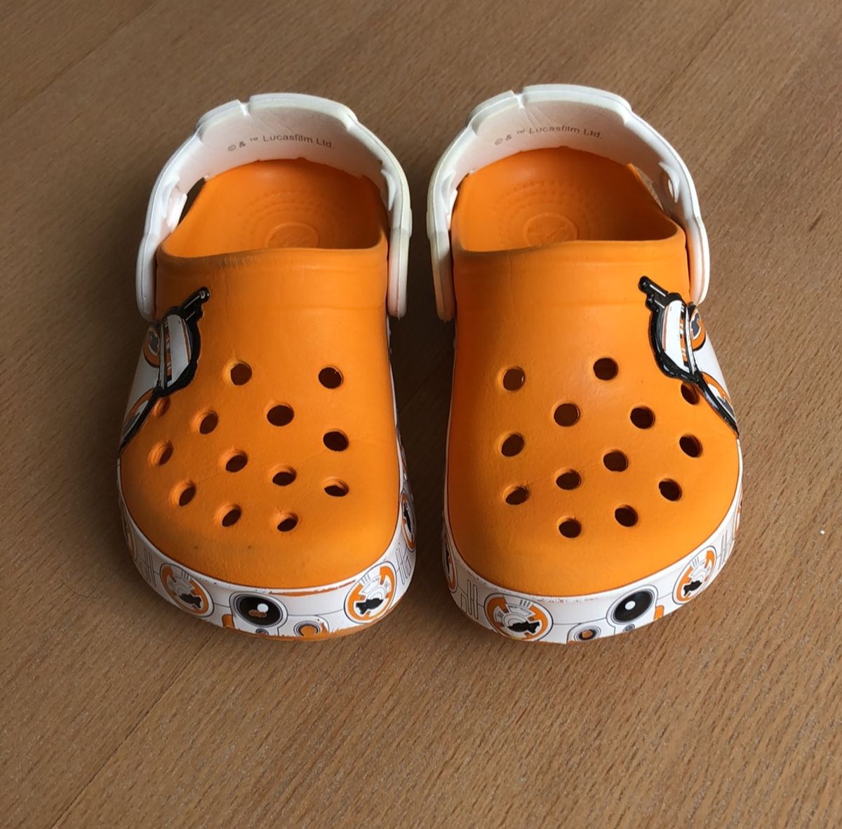 bb8 crocs