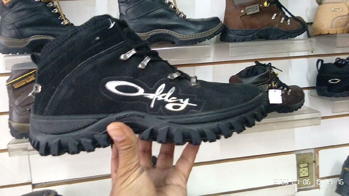 bota oakley cano medio