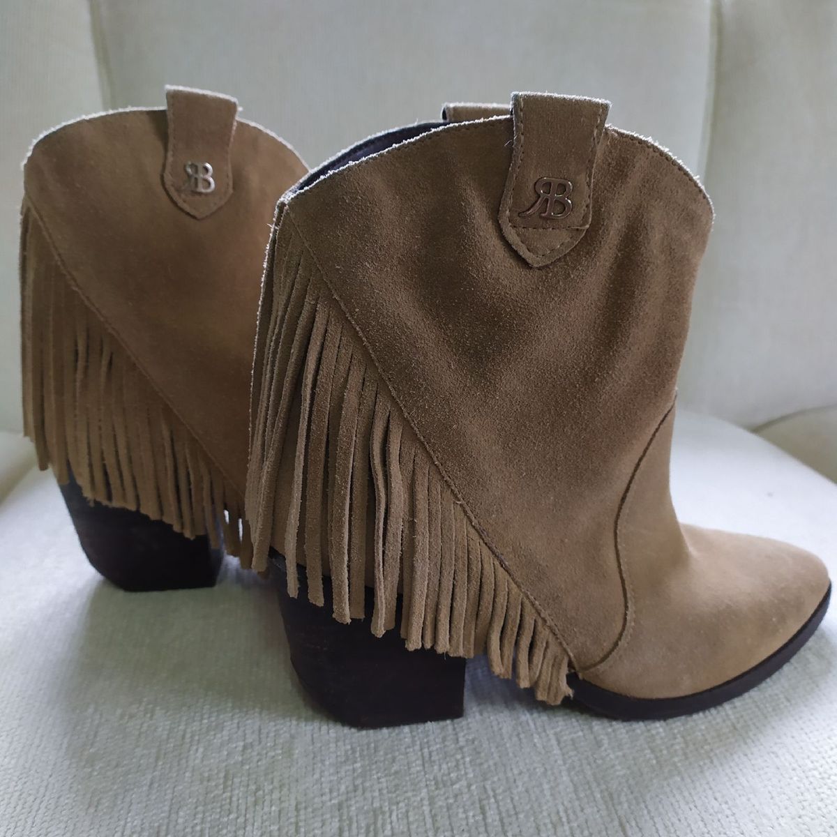 bota raphaella booz cano alto