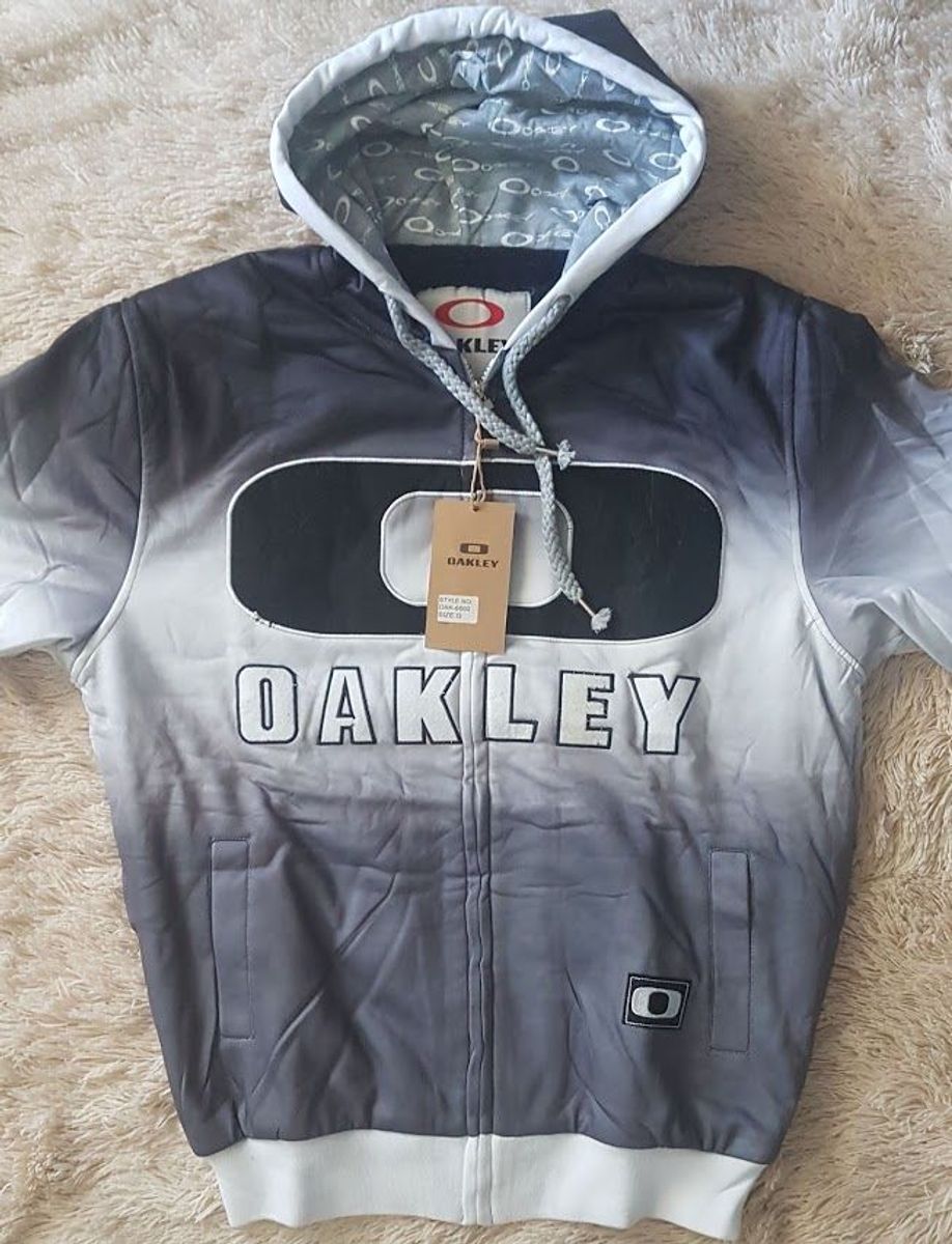 casaco preto oakley