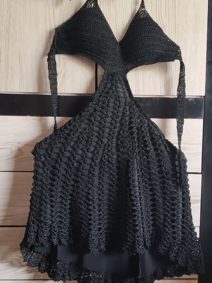 vestido preto de crochê