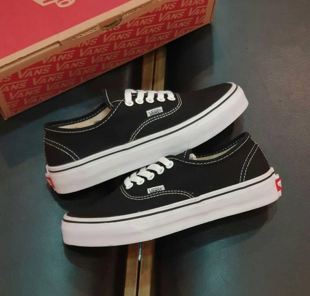 vans authentic preto e branco