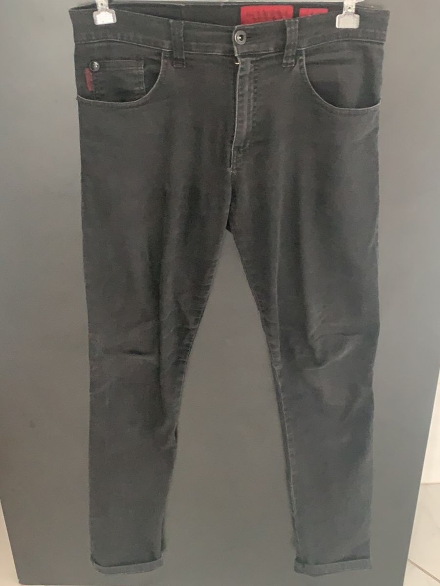 o que fazer com calça preta desbotada