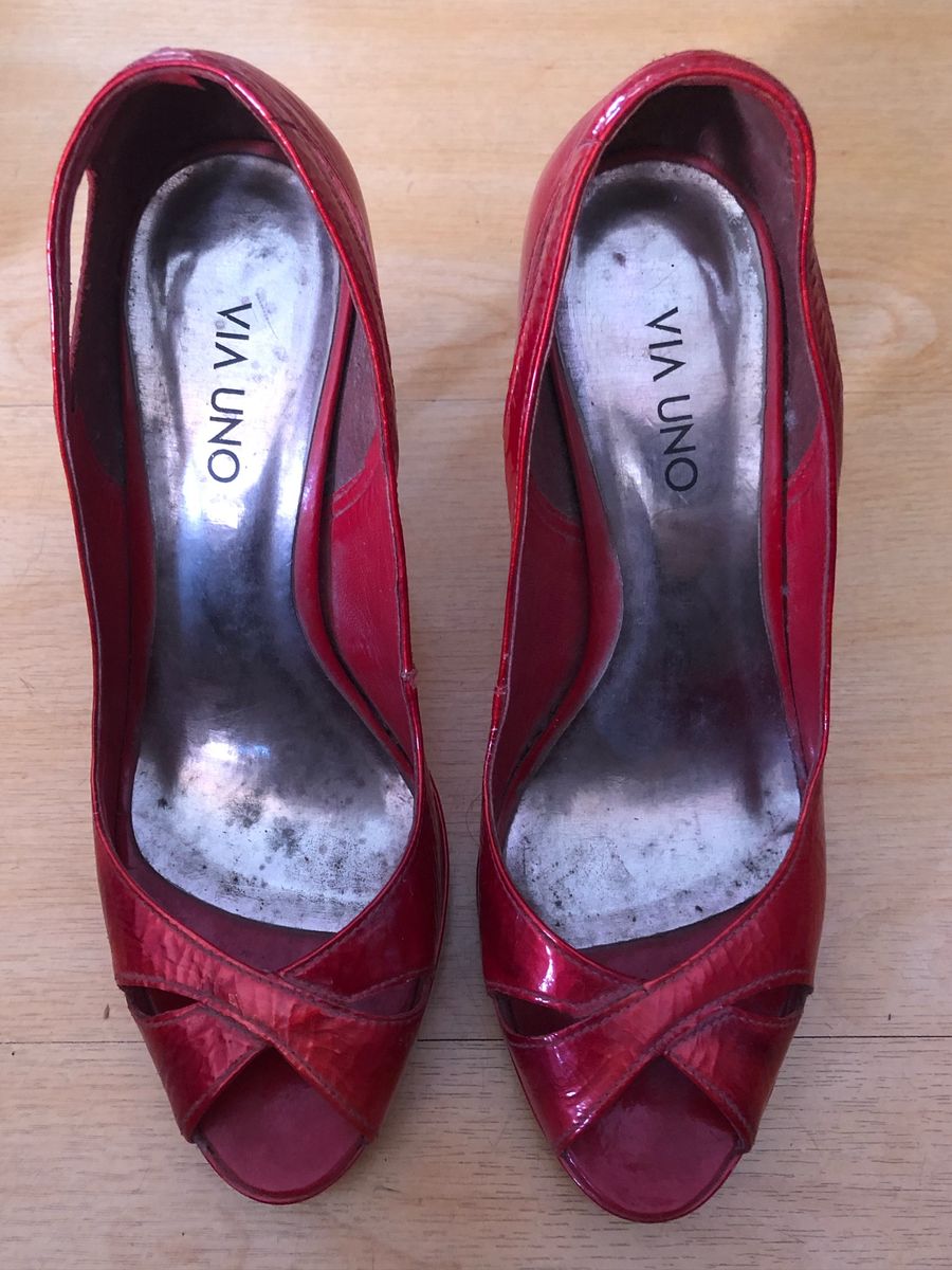 sapato via uno vermelho