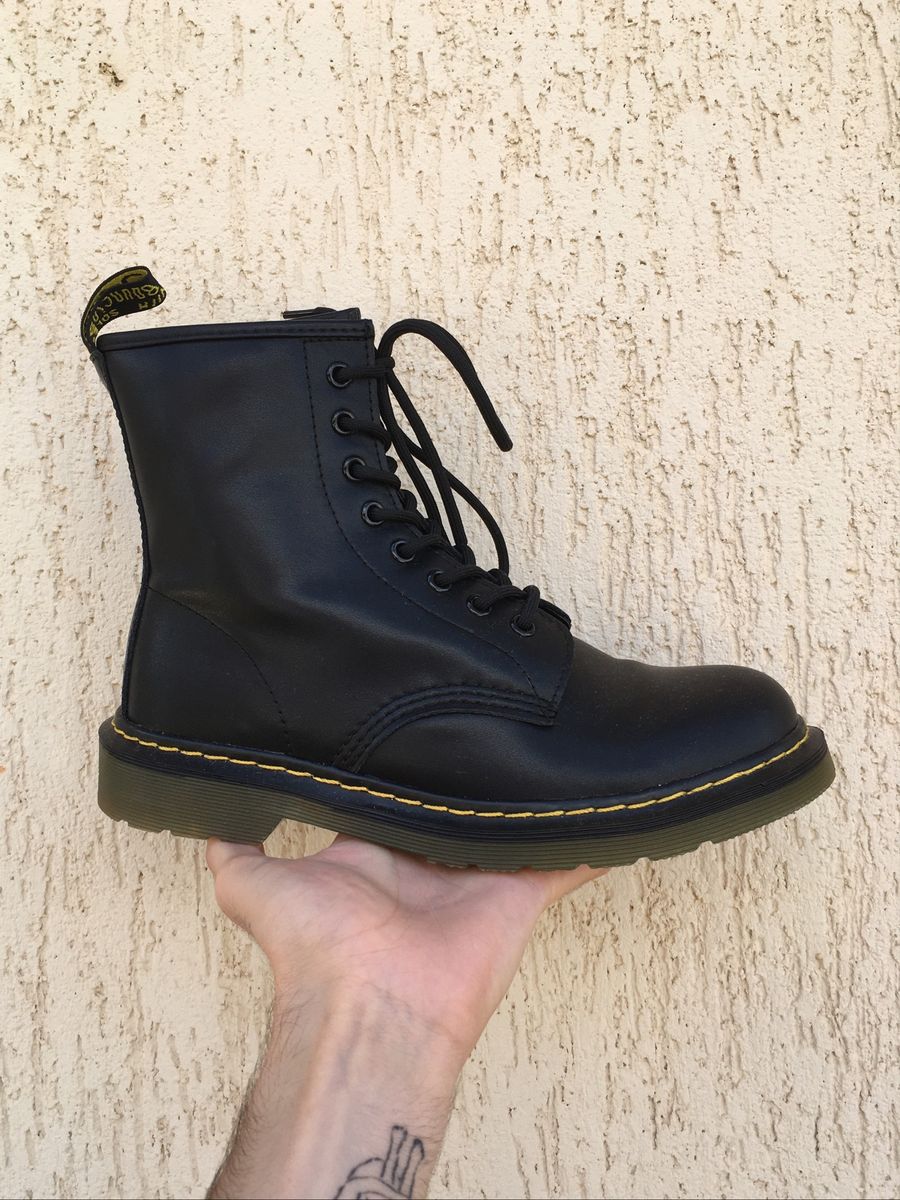 coturno dr martens usado