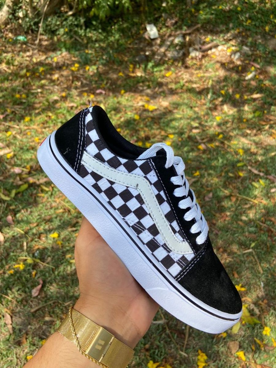 tenis vans feminino preto com listra branca