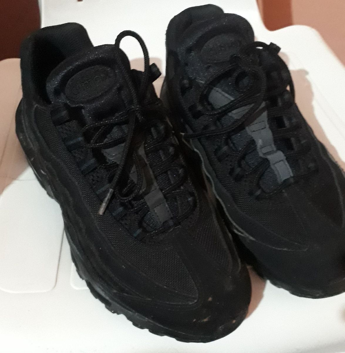 air max 90 preto com pintinha branca