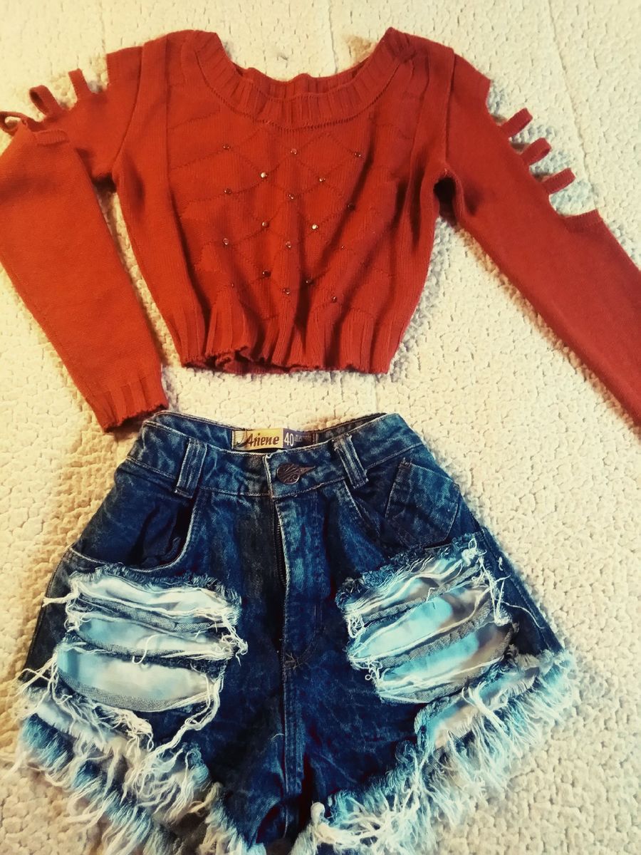 short jeans com blusa cropped