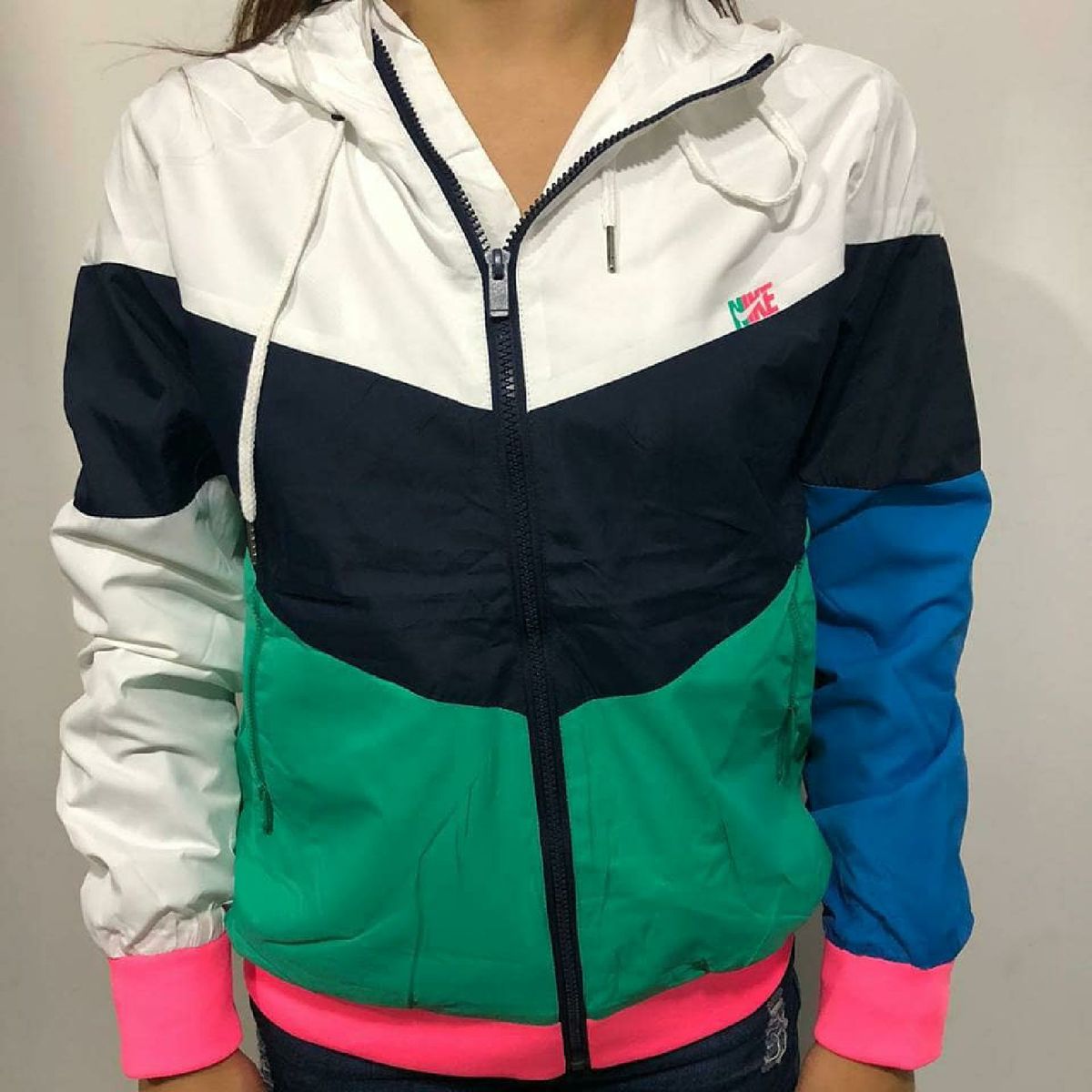 corta vento nike colorido
