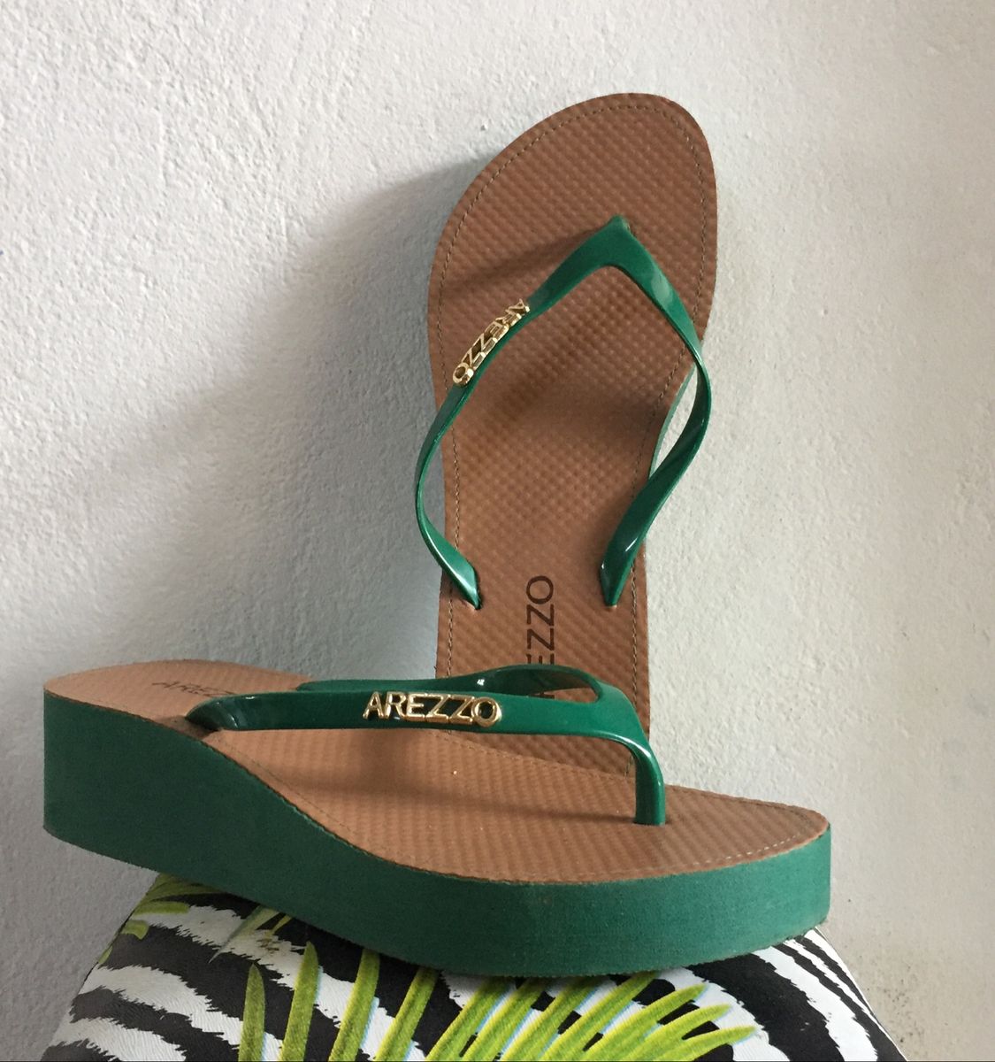 chinelo plataforma arezzo