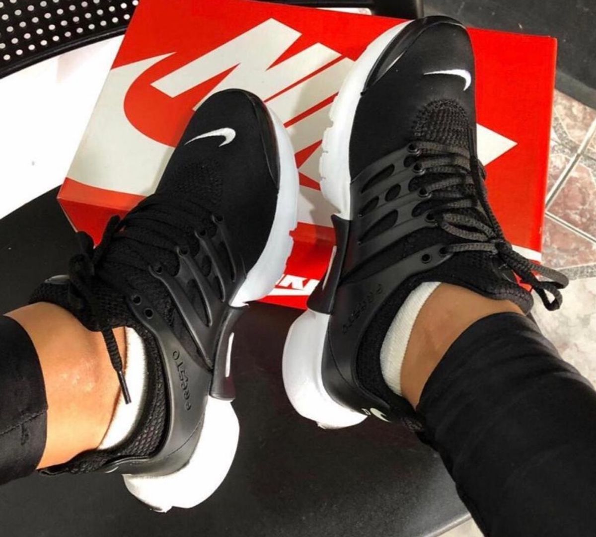 tenis nike solado preto feminino