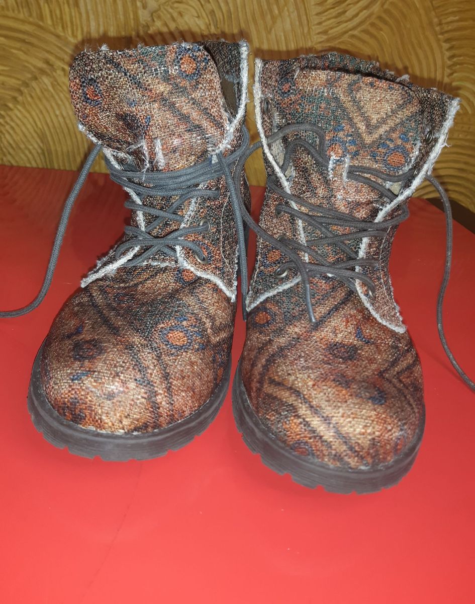 bota marrom cravo e canela