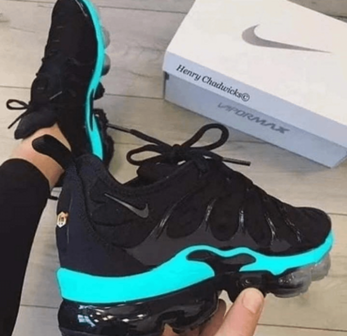 tenis nike preto e azul feminino