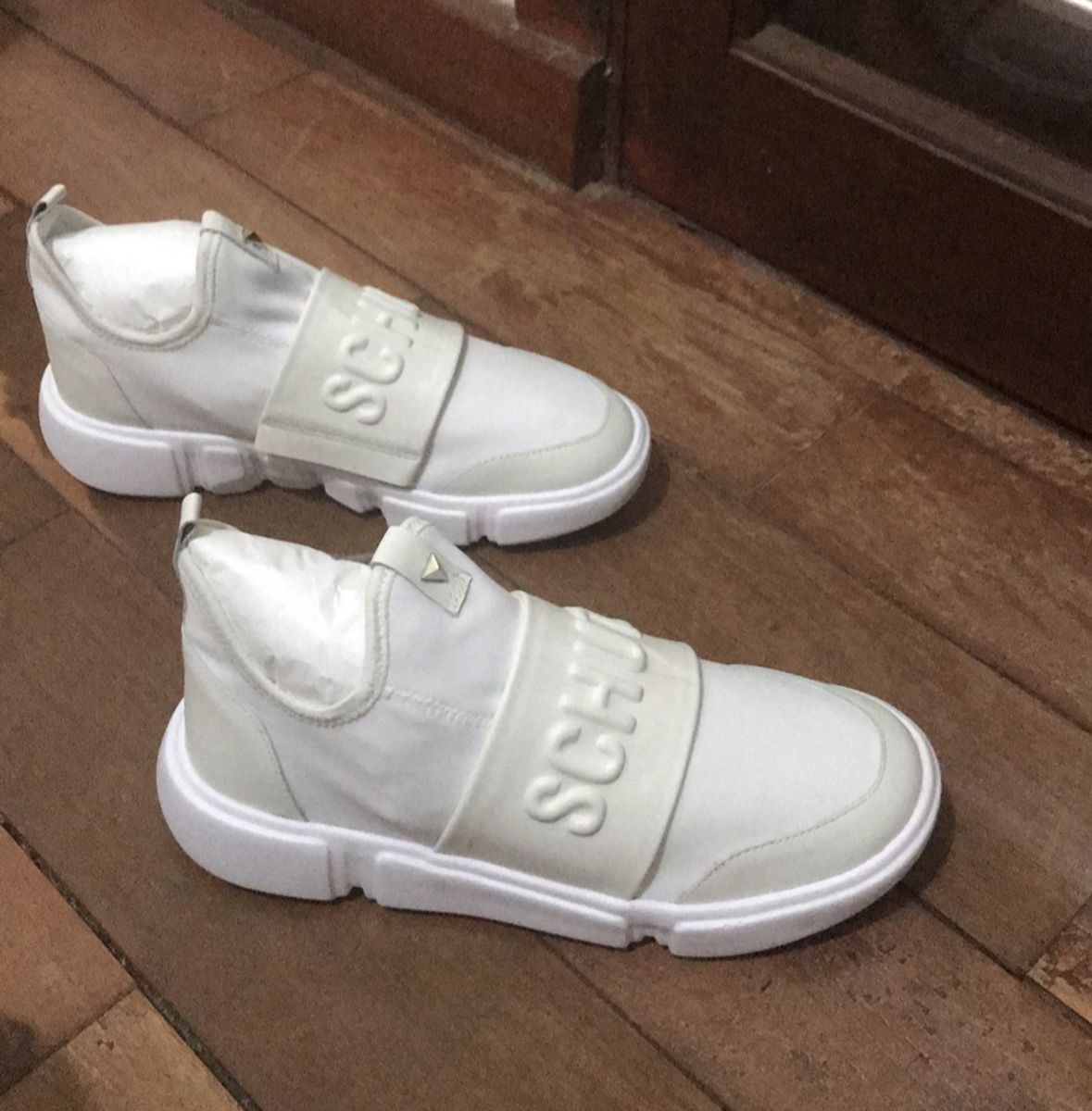 tenis branco feminino fechado