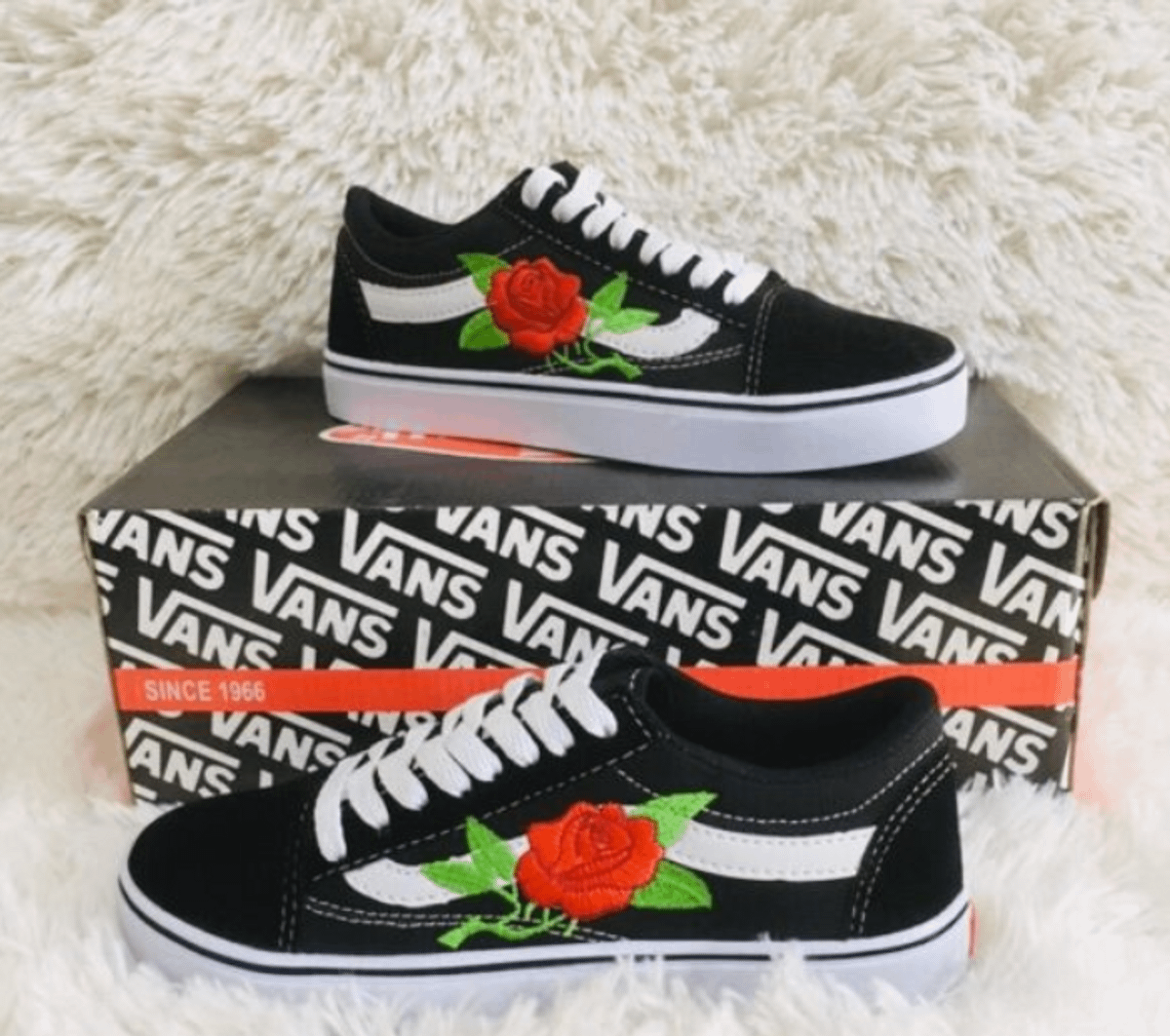 vans preto com flor