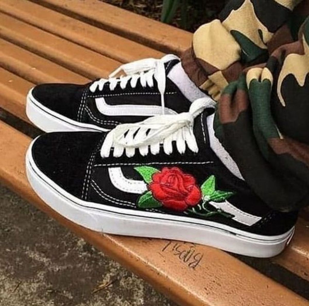 tenis vans preto florido