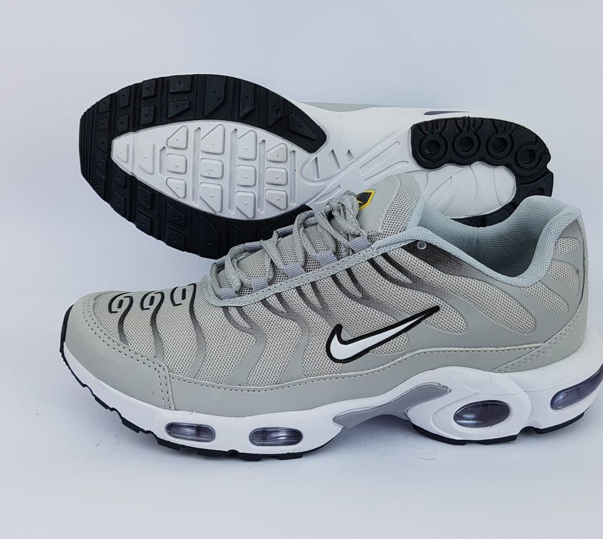 air max plus branco e cinza