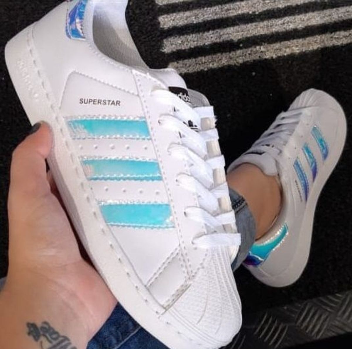 tenis adidas superstar branco e prata
