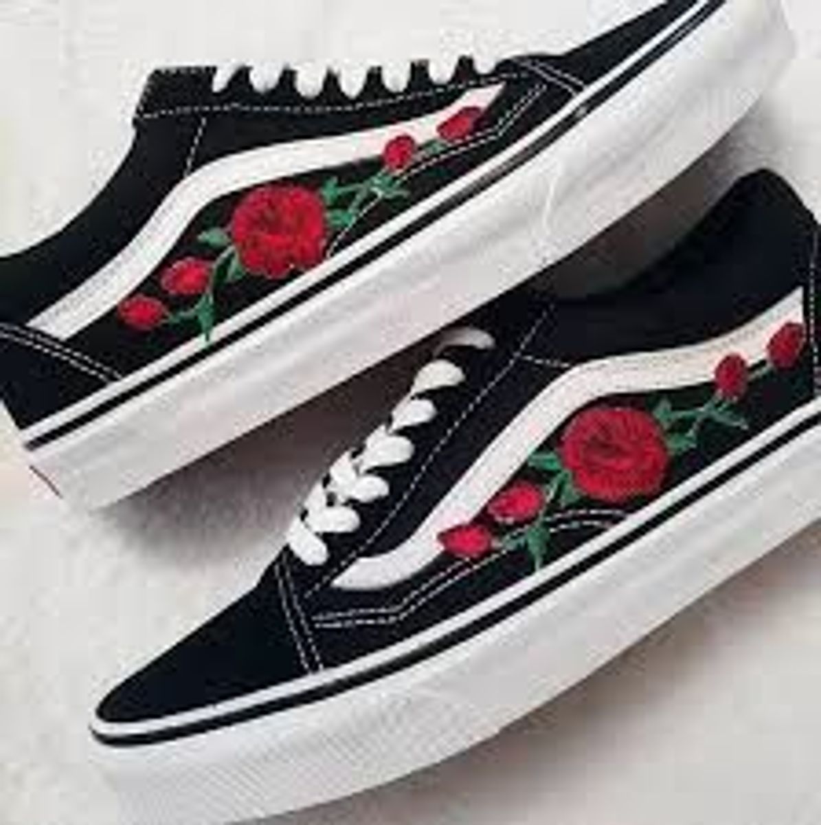 vans com flores vermelhas