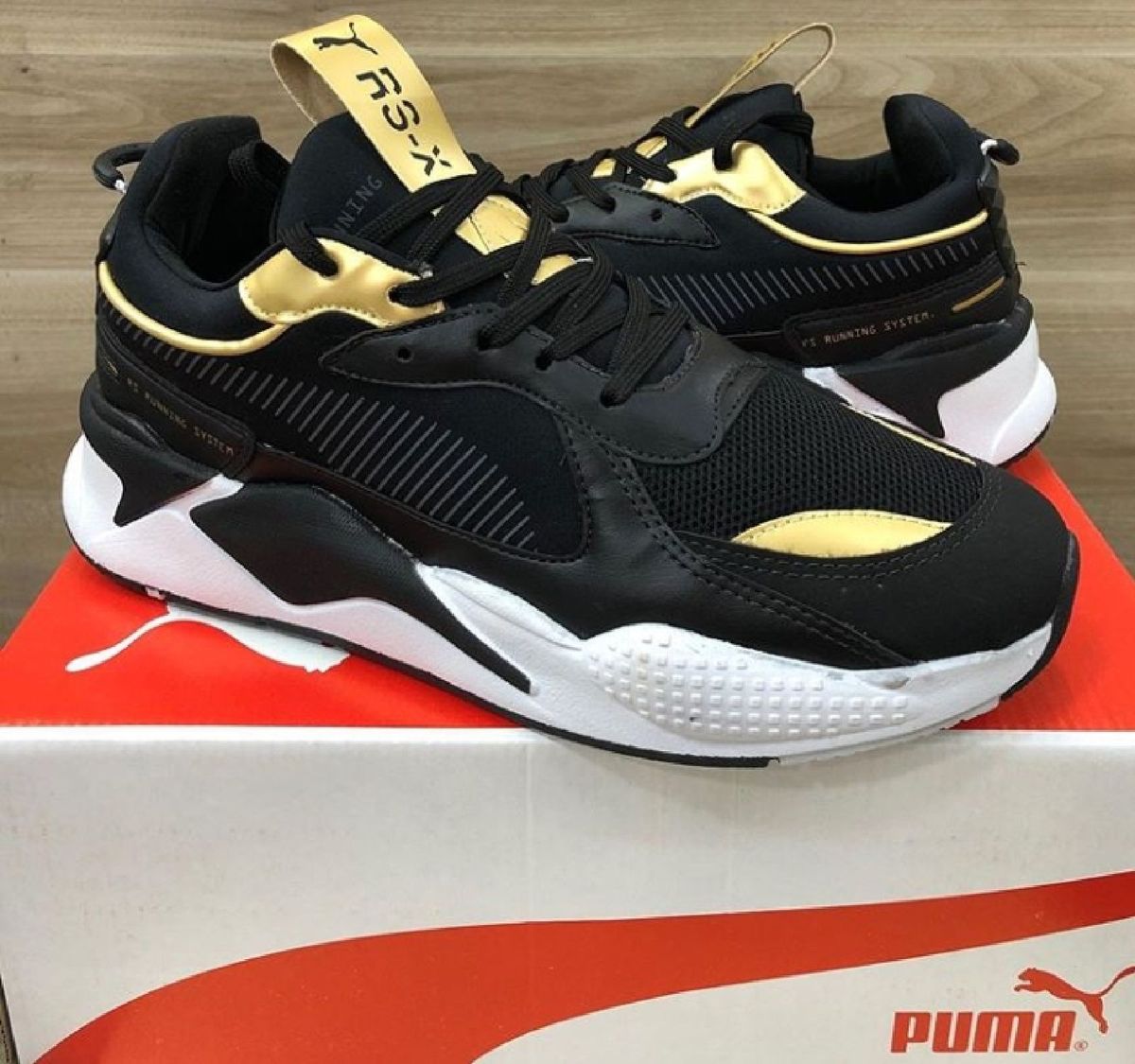 puma preto com dourado