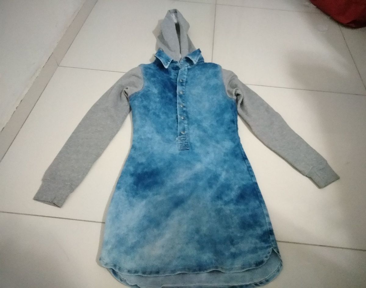 vestido jeans com manga de moletom