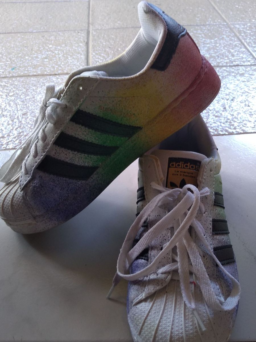 tenis adidas colorido feminino