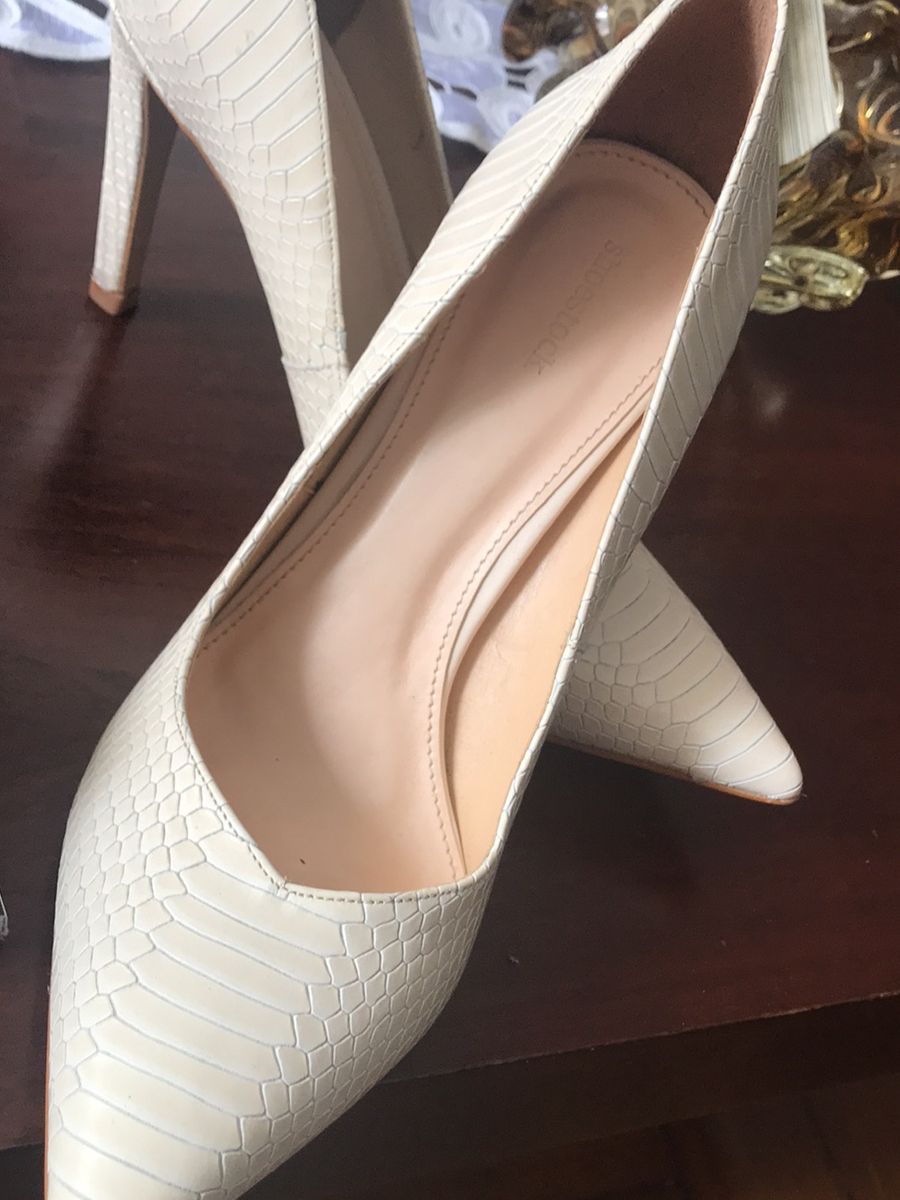scarpin cor gelo