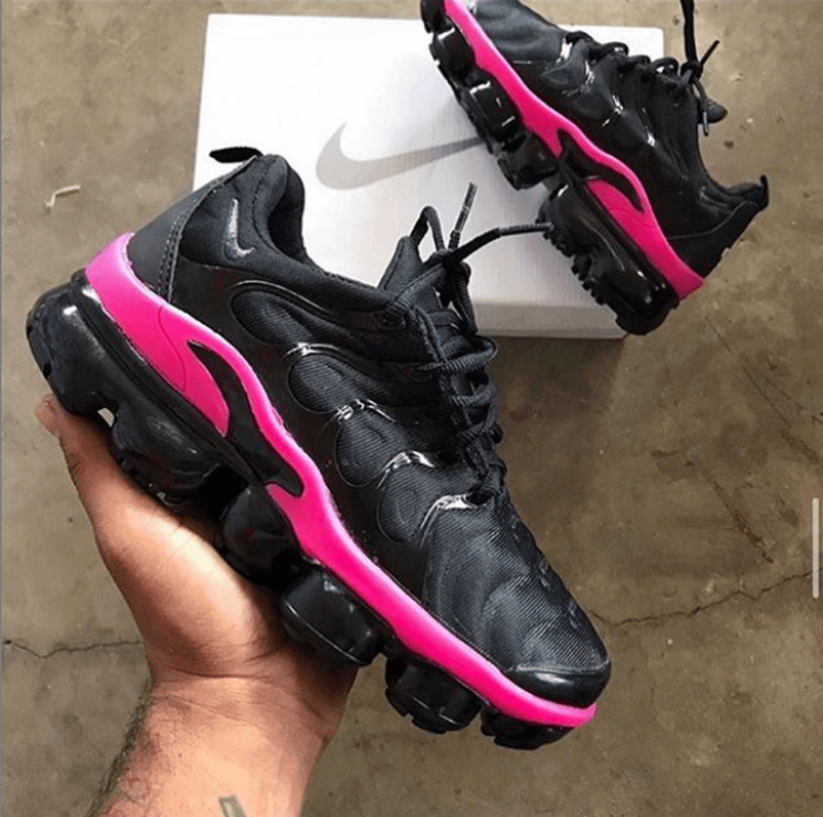 tenis vapormax preto e rosa