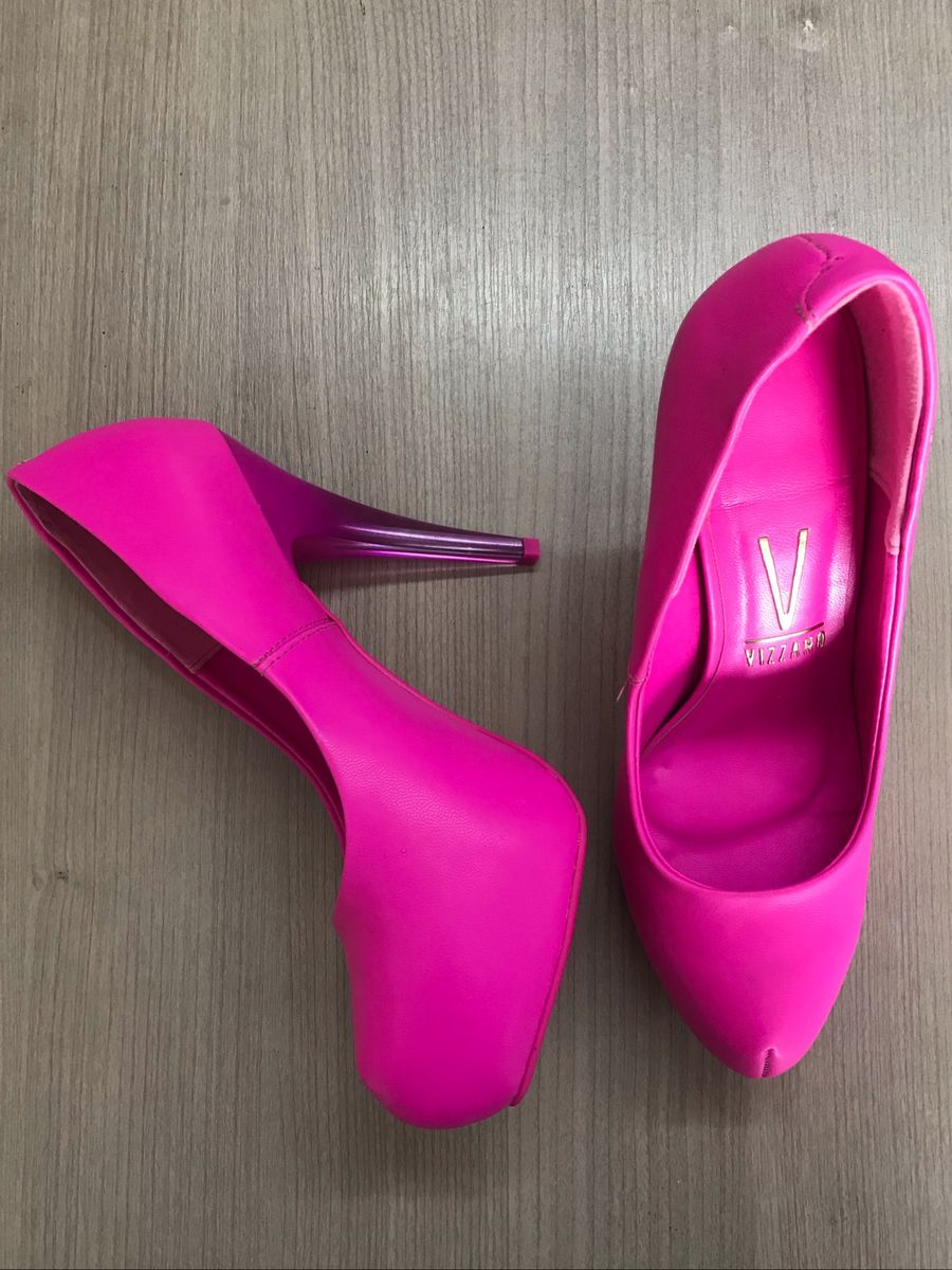 sapato rosa neon vizzano
