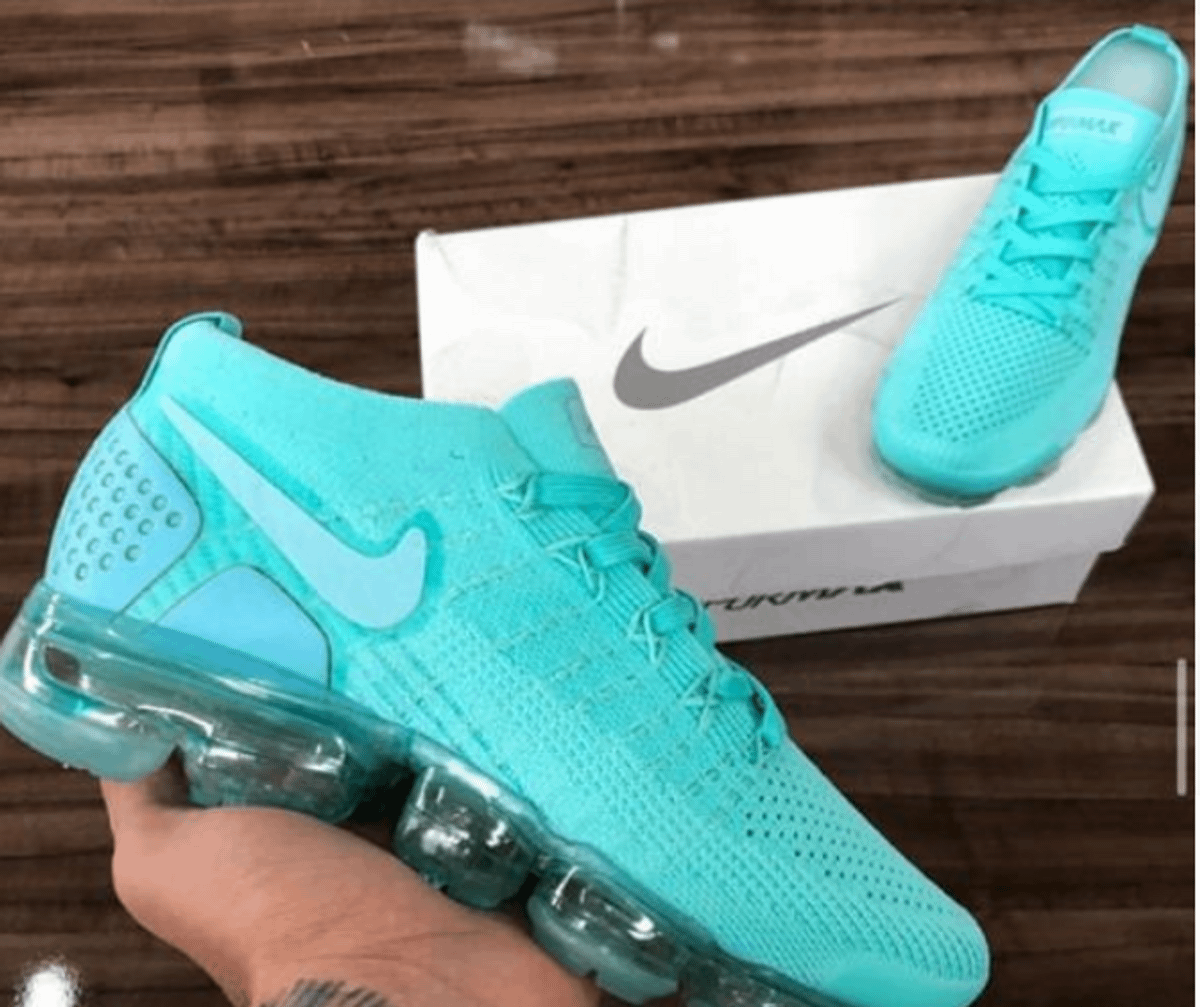 vapormax azul bebe e branco