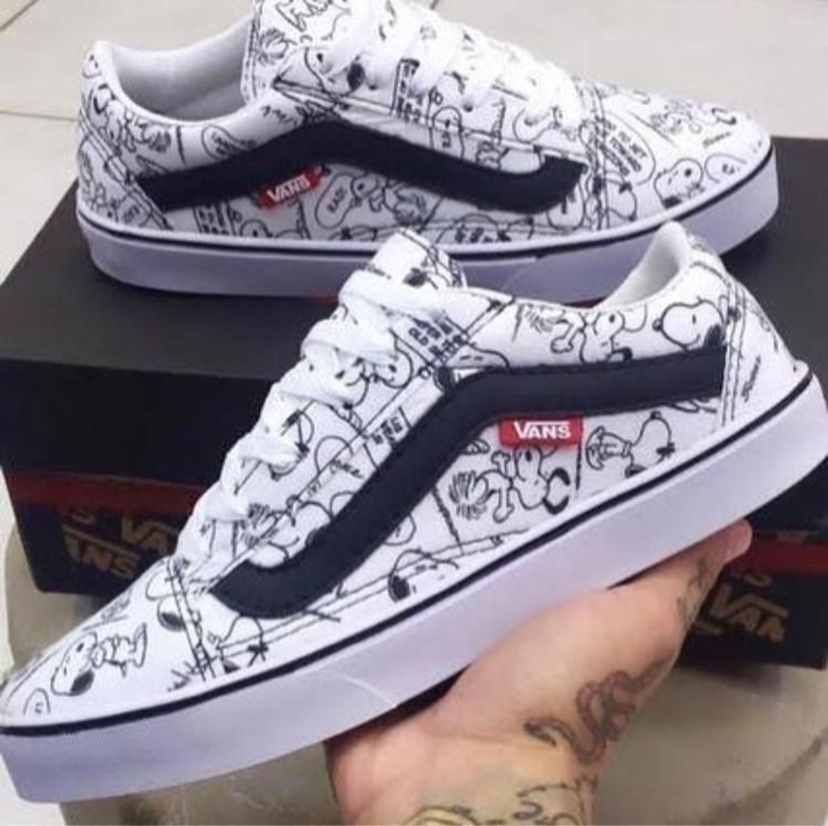 tenis vans snoopy preto