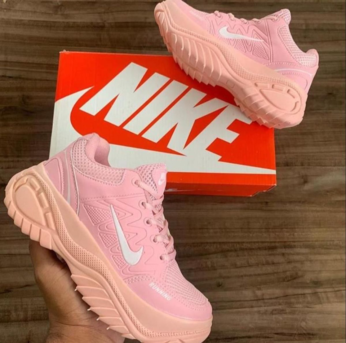 tênis nike run swift feminino rosa