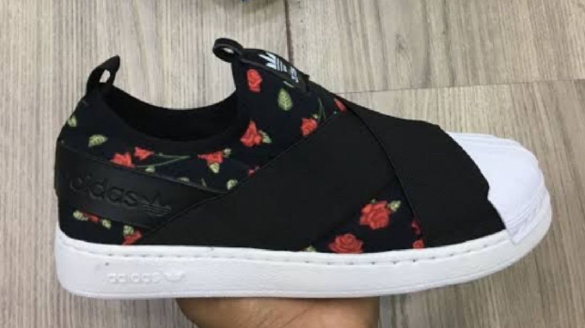 tenis adidas feminino slip on floral