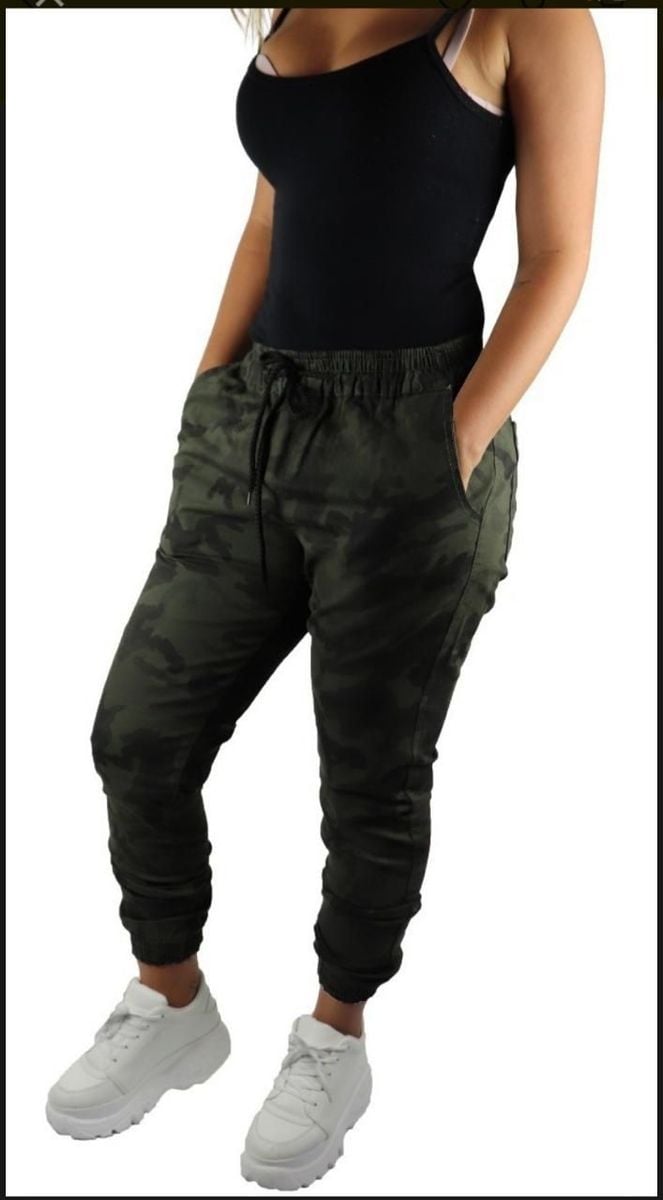 calça de camuflada feminina