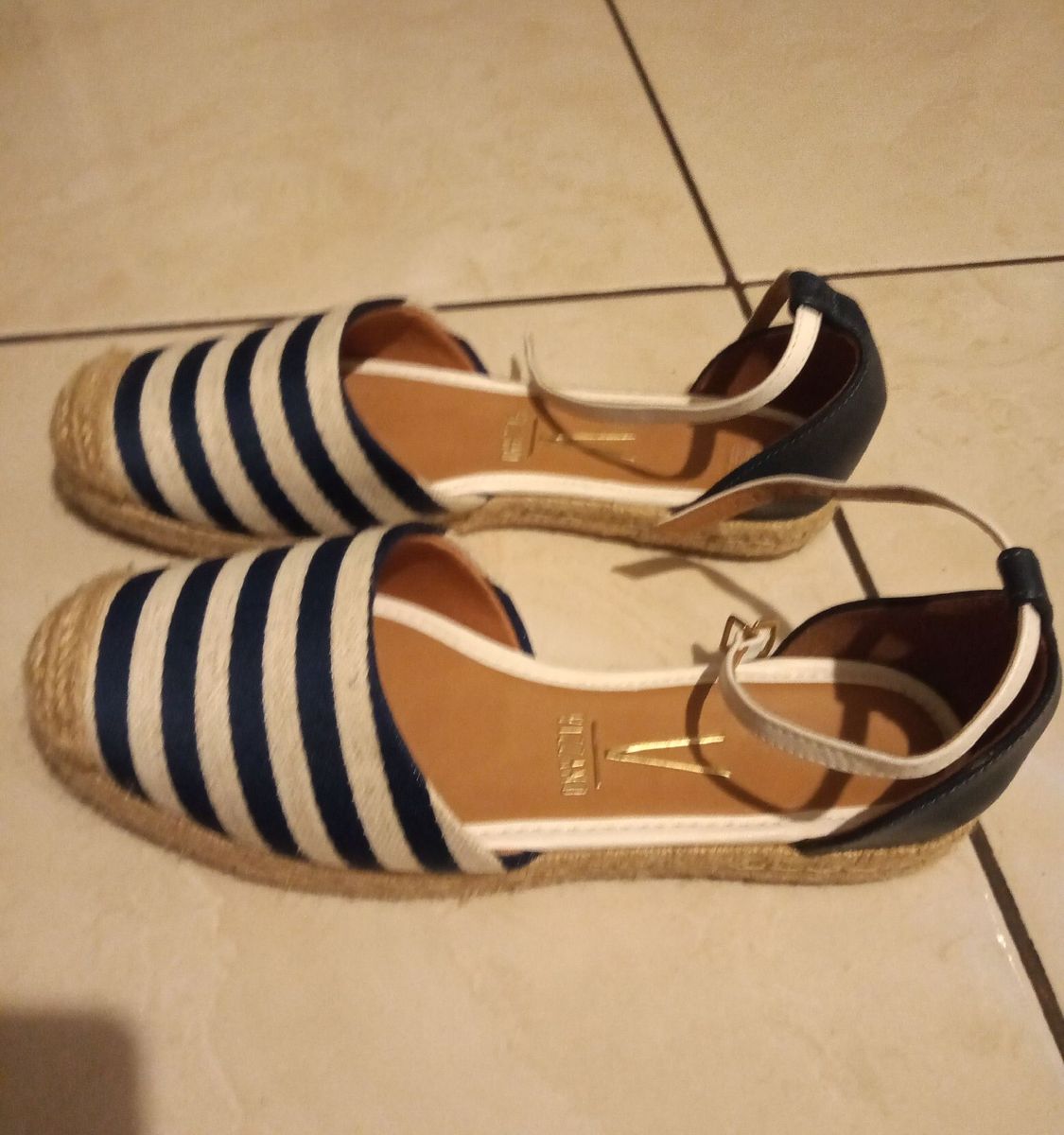 sandalia vizzano listras