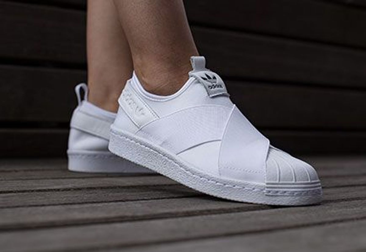 tenis adidas feminino slip on branco