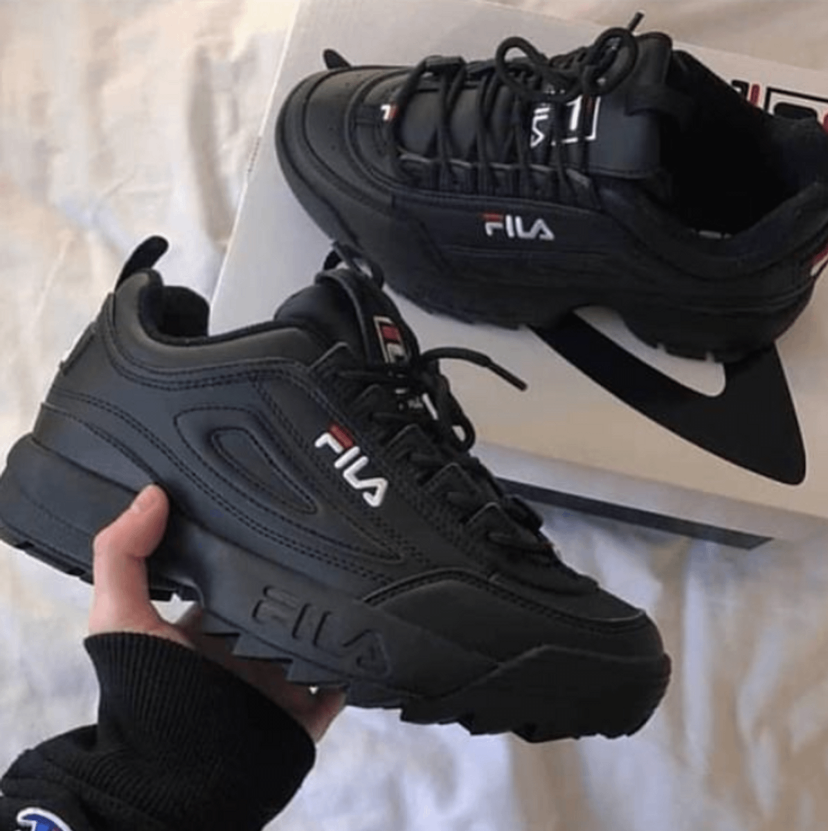 tenis fila feminino preto e branco