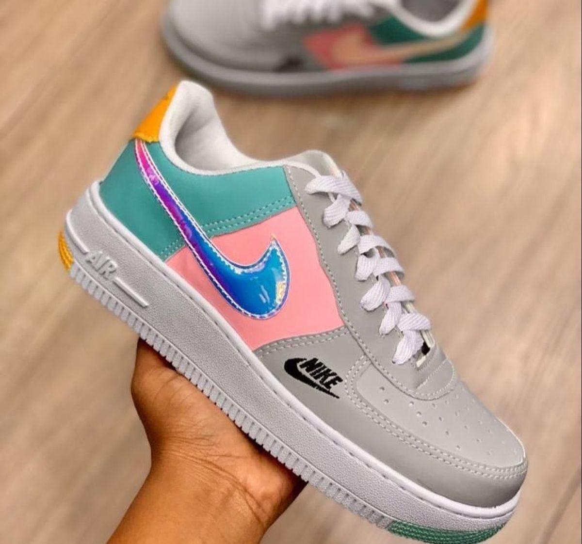 tênis nike colorido