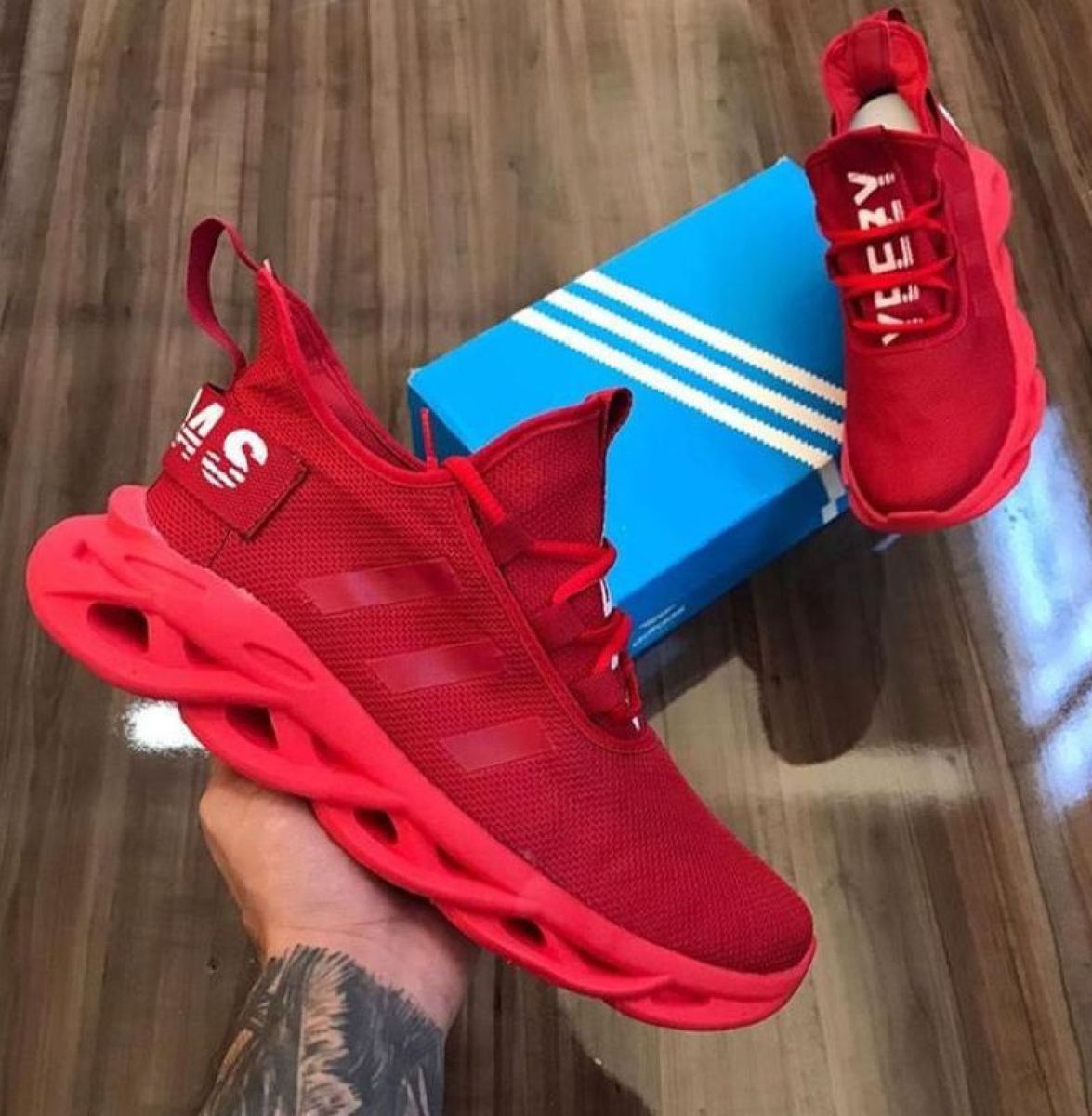 tenis yzy vermelho