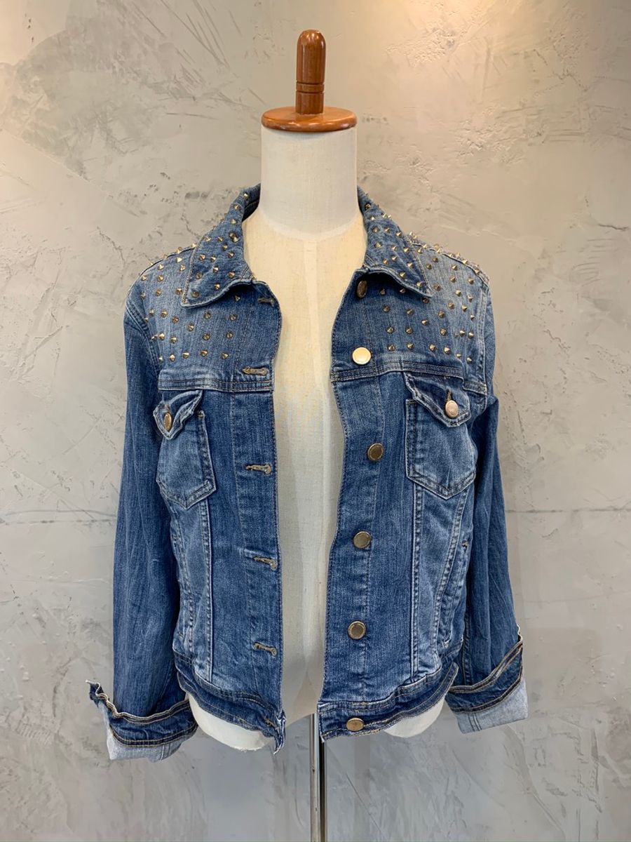 jaqueta jeans com spikes