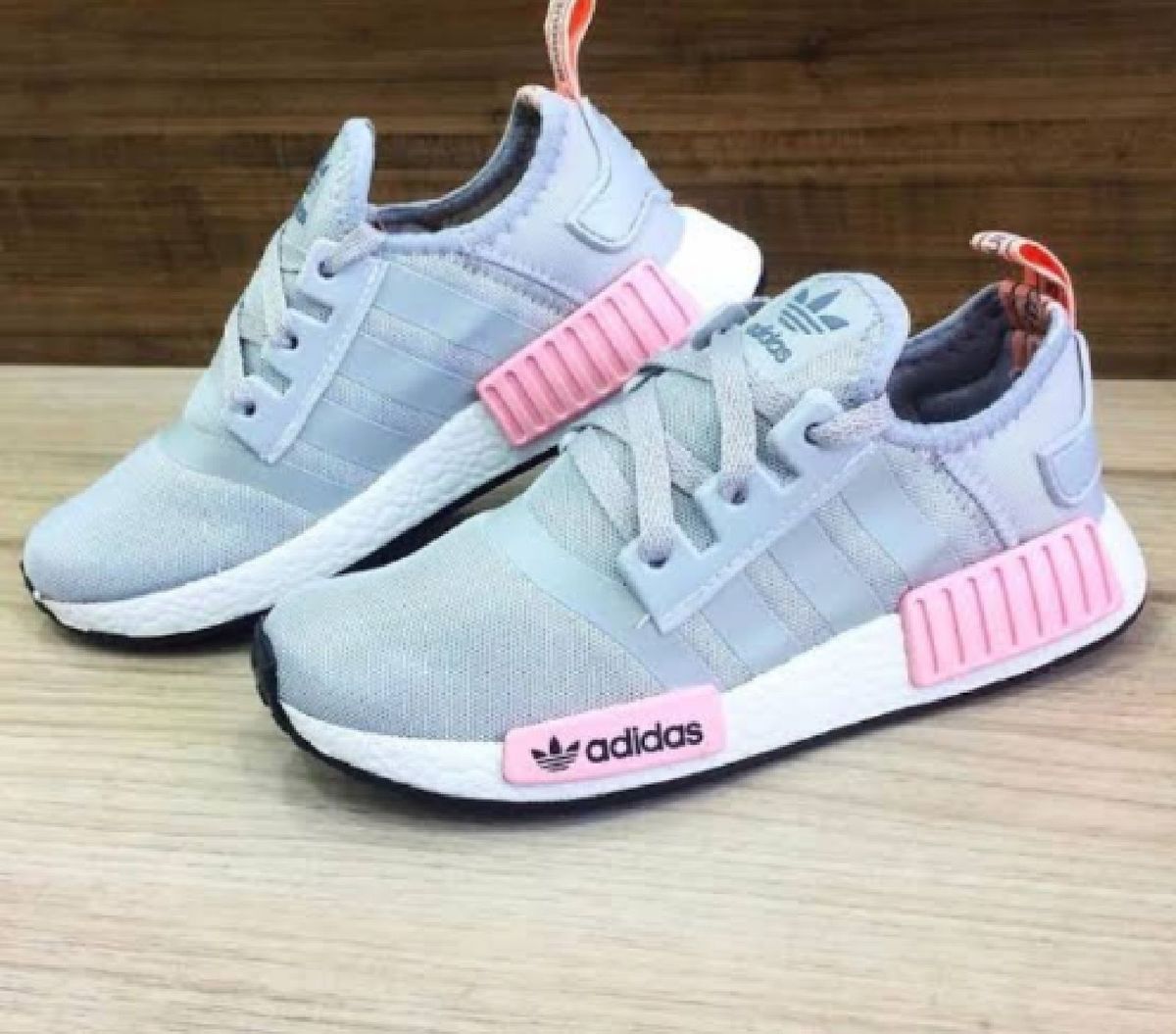 tênis feminino adidas nmd primeknit r1 mega oferta