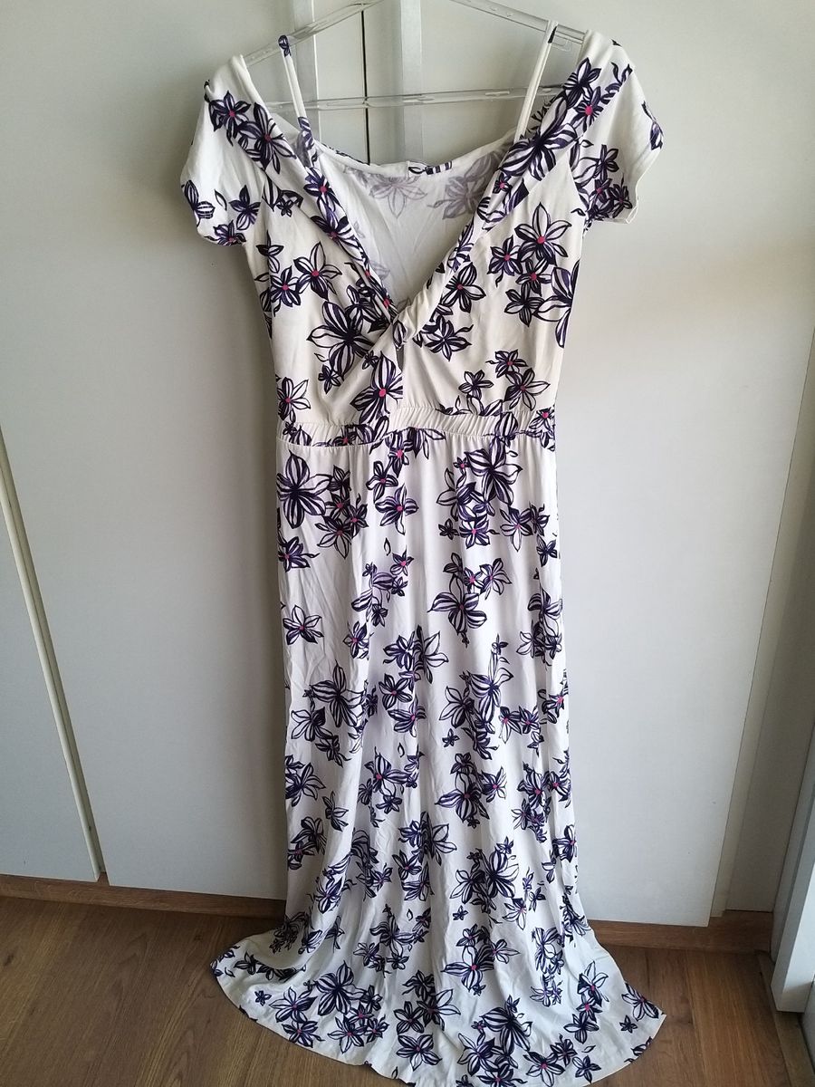 vestido branco com estampa floral