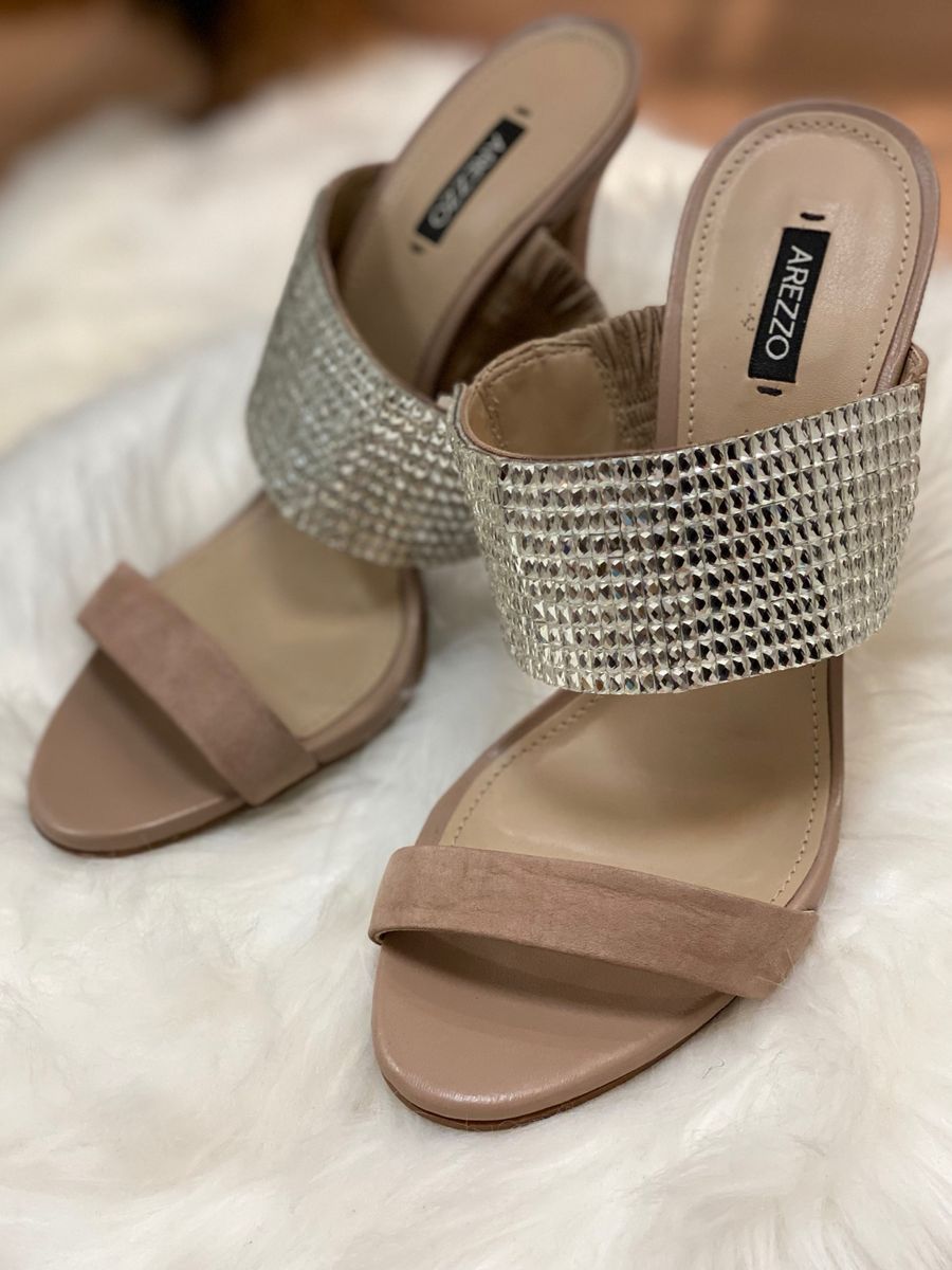 sandália nude arezzo