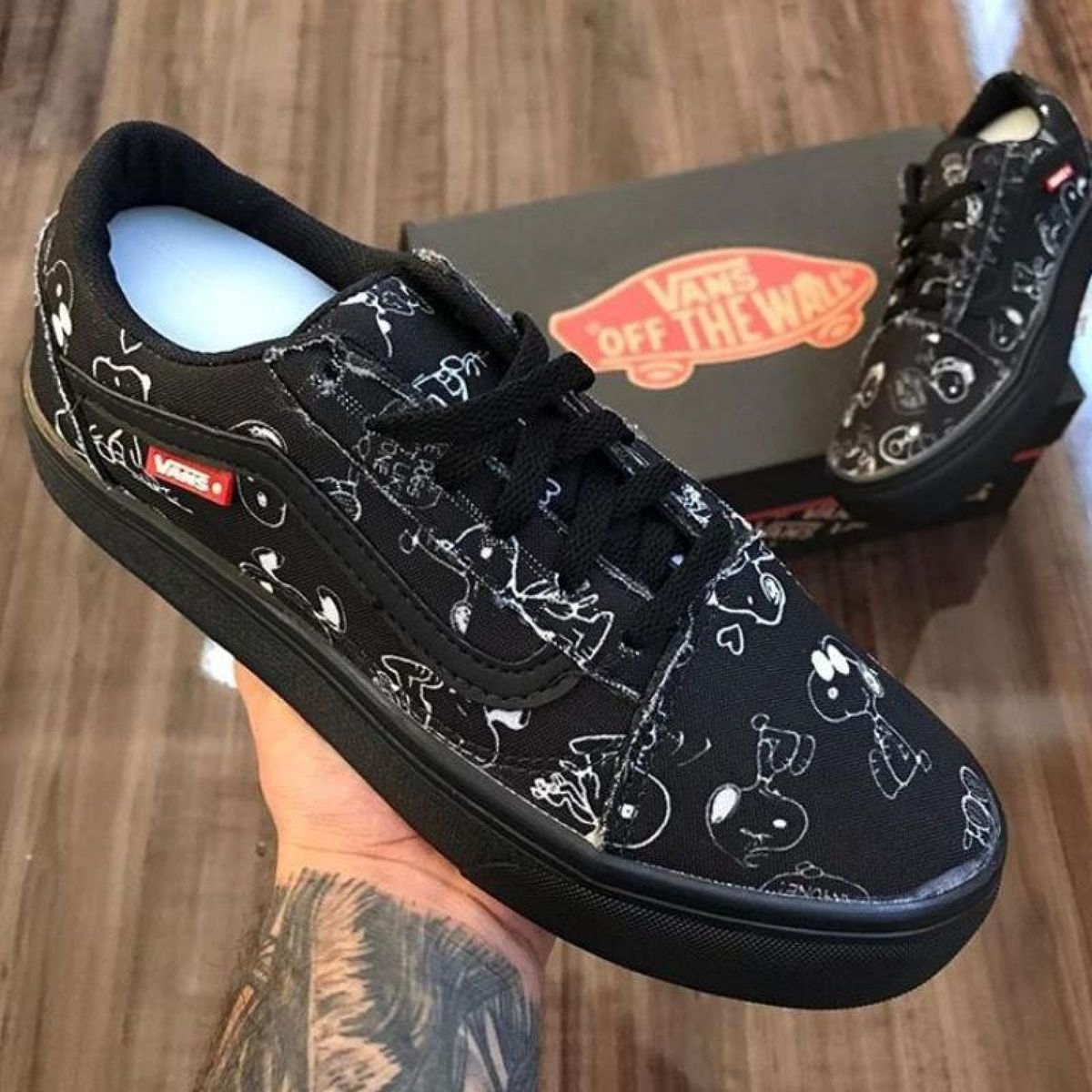 tenis vans snoopy preto