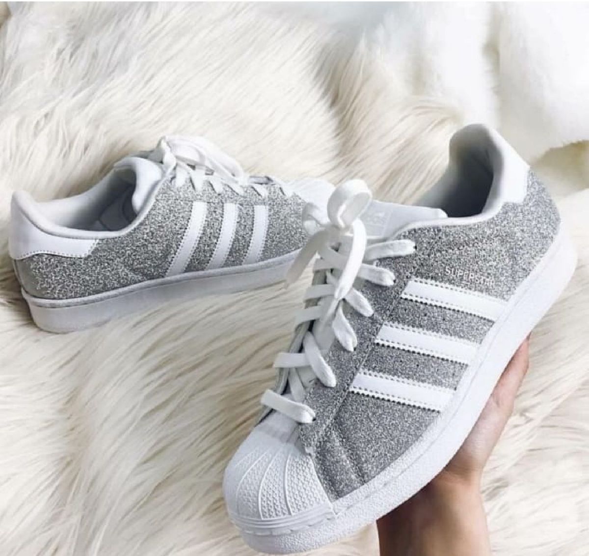 tenis adidas feminino brilhante