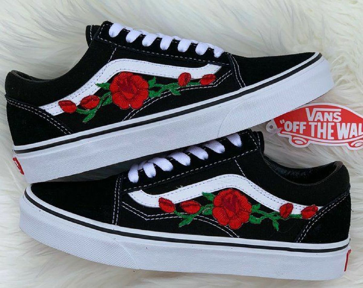 tenis vans preto com rosas vermelhas
