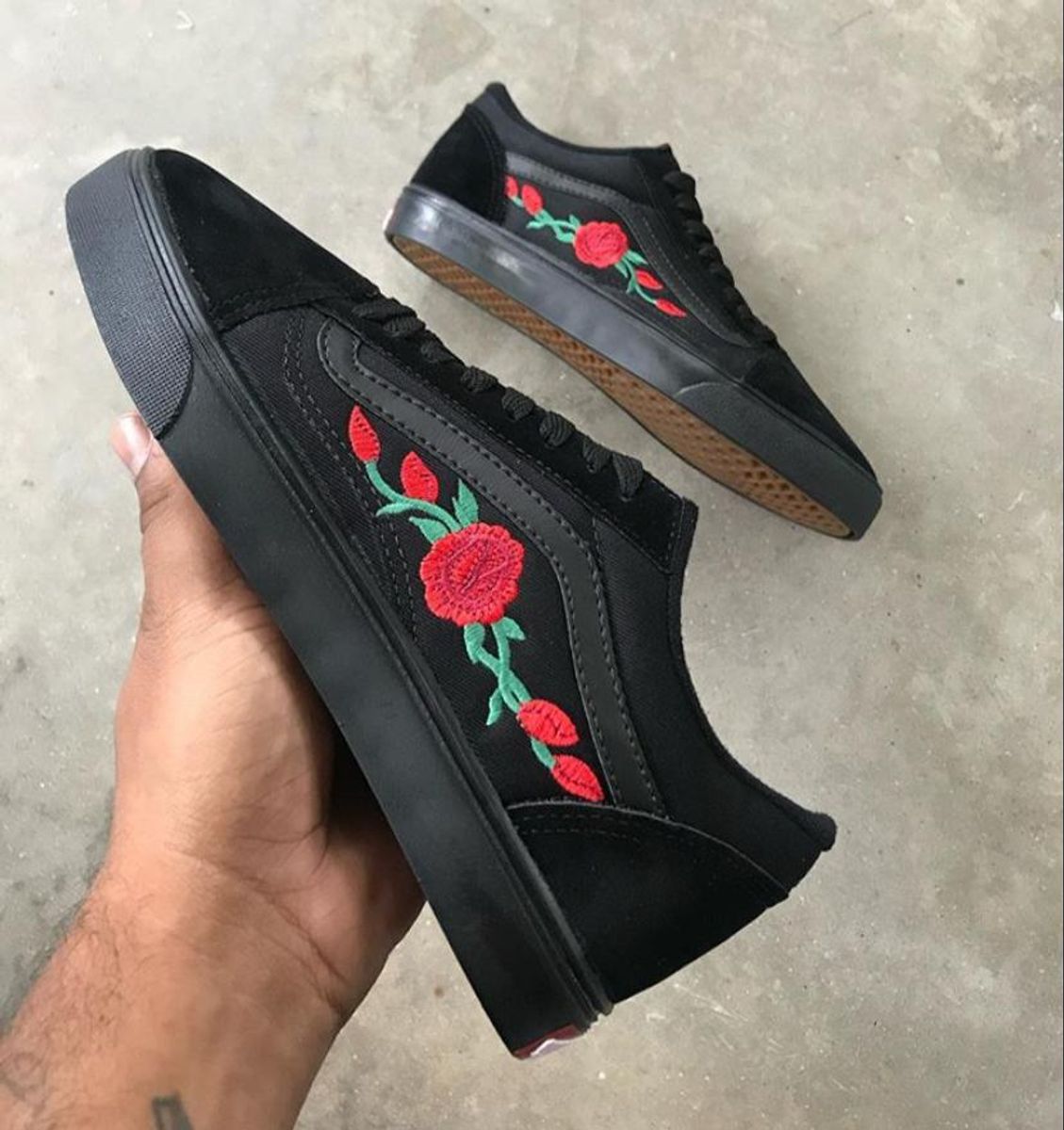 vans preto com flor