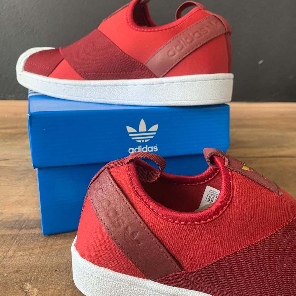 tenis adidas slip on vermelho