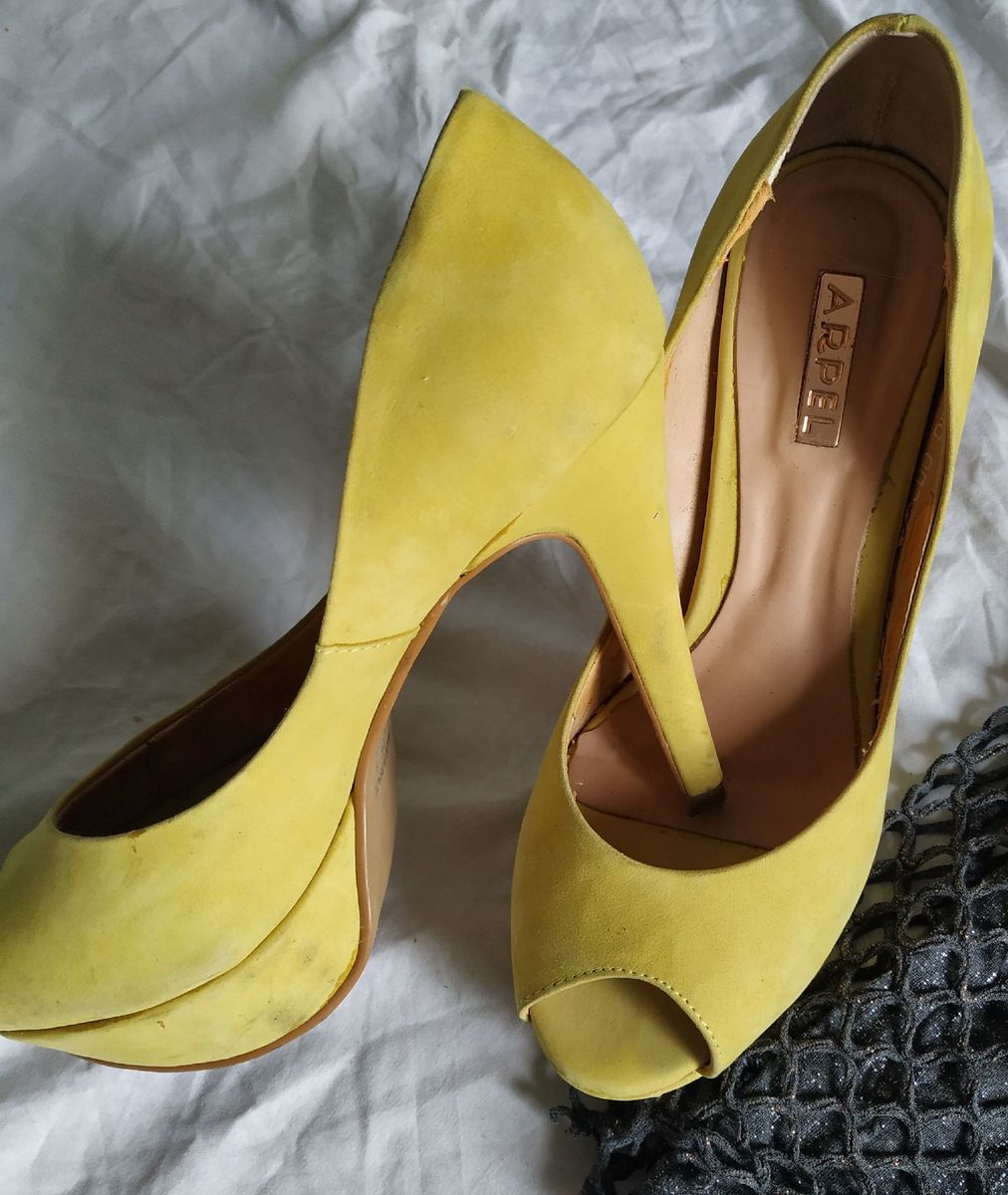 peep toe amarelo