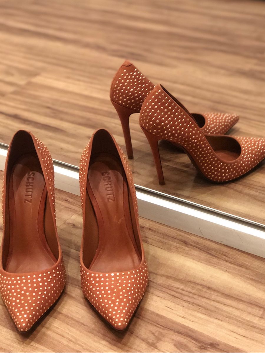 scarpin tachas schutz